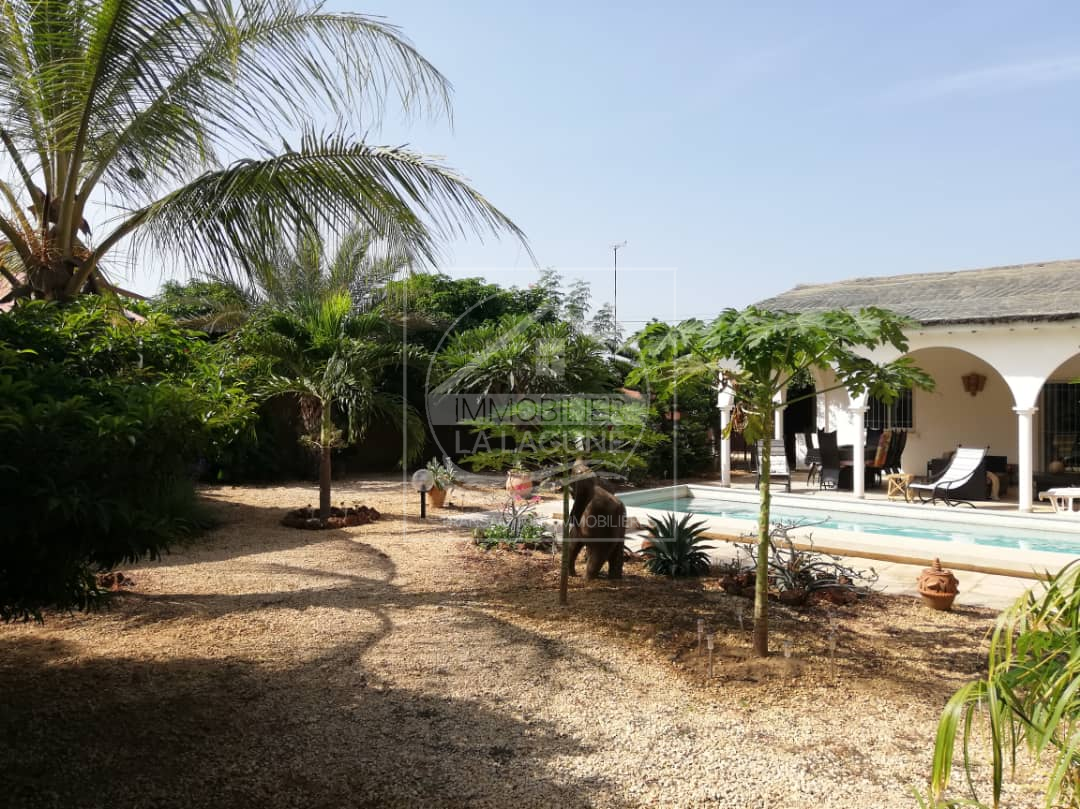 Agence Immobilière Saly Sénégal - V2075 - Villa à NGAPAROU - V2075 Villa avec piscine à vendre à Ngaparou Sénégal