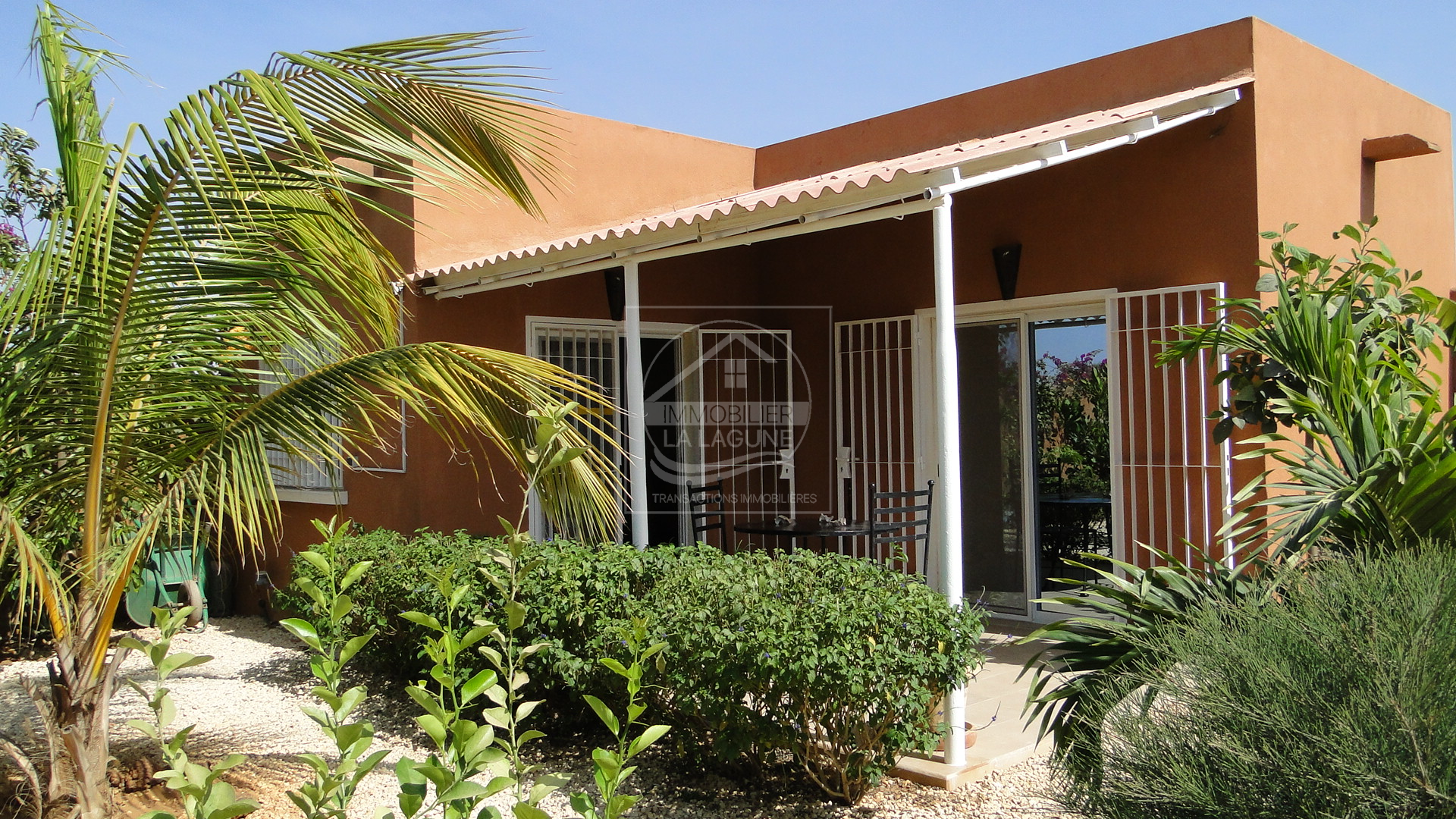 Agence Immobilière Saly Sénégal - V2075 - Villa à NGAPAROU - V2075 Villa avec piscine à vendre à Ngaparou Sénégal