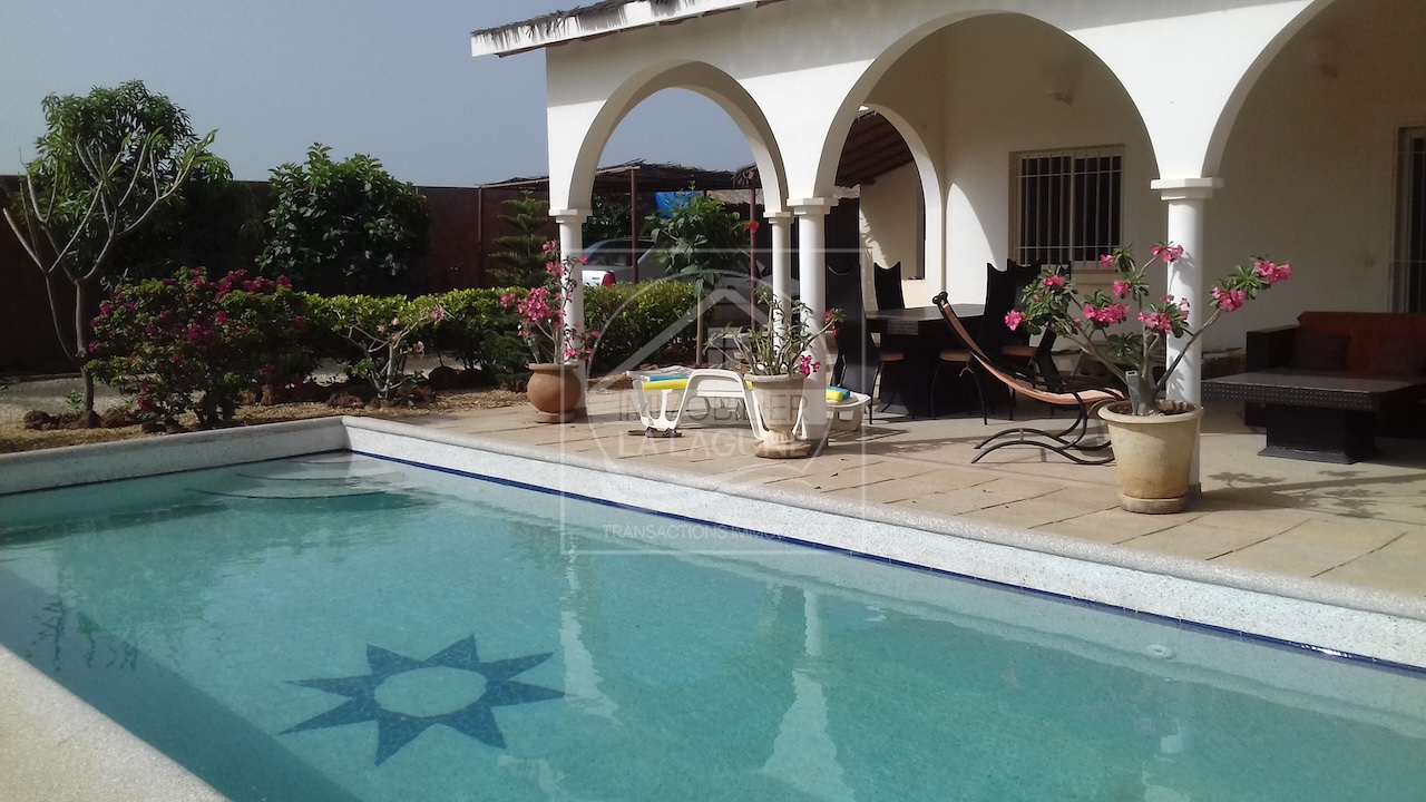 Agence Immobilière Saly Sénégal - V2075 - Villa à NGAPAROU - V2075 Villa avec piscine à vendre à Ngaparou Sénégal