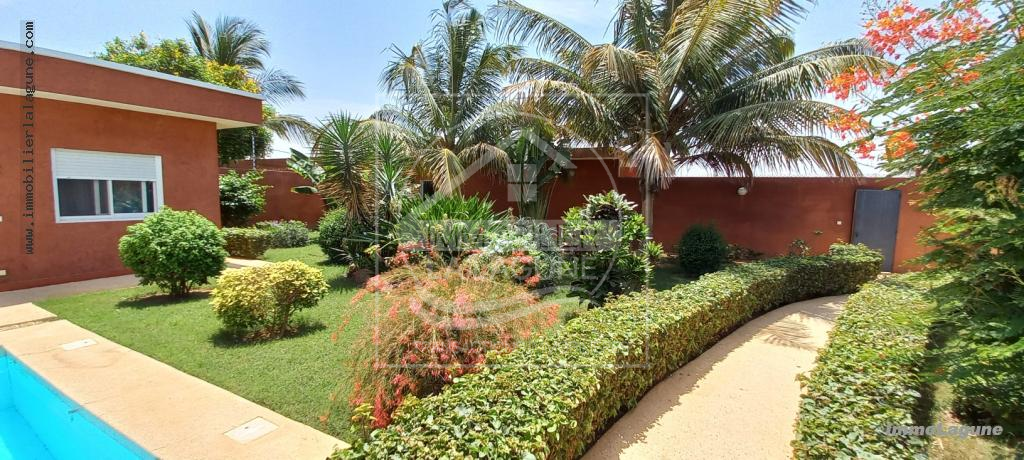 Agence Immobilière Saly Sénégal - C2932 - Commerce à NGAPAROU - C2932-maison-dhote-a-vendre-a-ngaparou-senegal