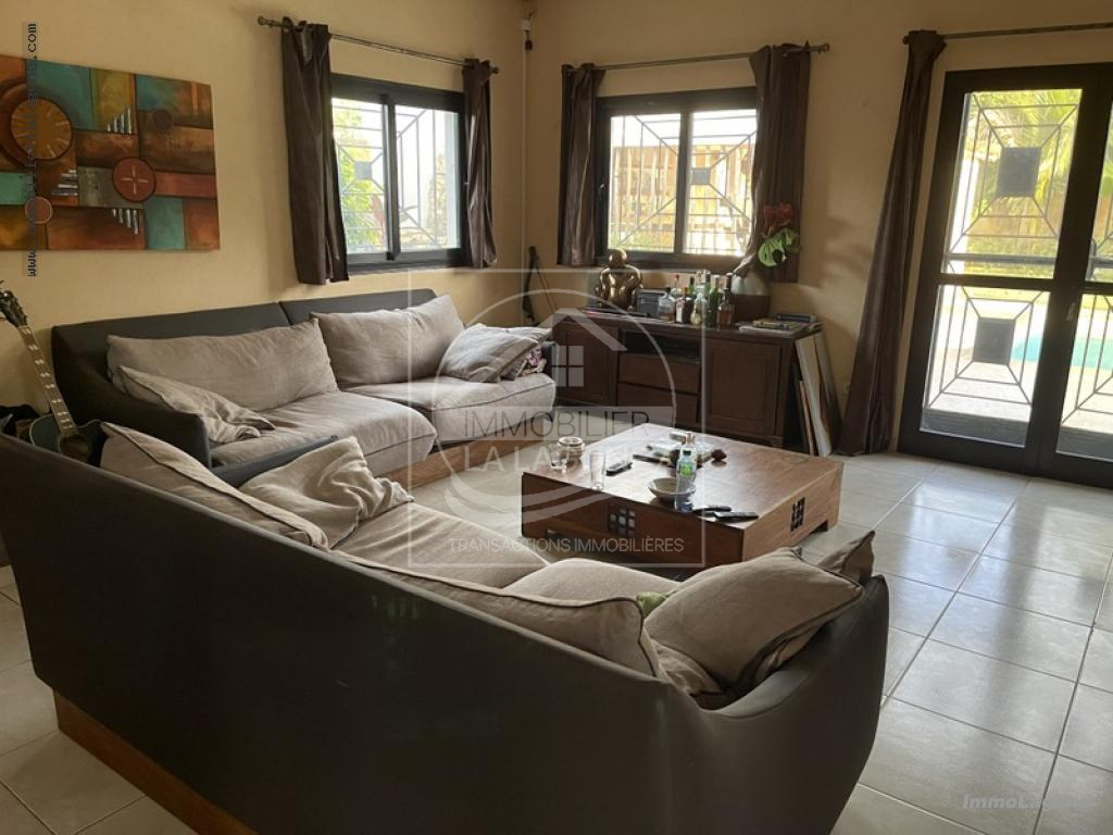 Agence Immobilière Saly Sénégal - V2992 - Villa à NGUERIGNE - V2992-villa-a-vendre-a-nguering-senega-avec-pisicne