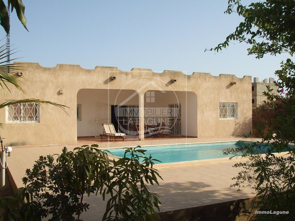 Agence Immobilière Saly Sénégal - V2116 - Villa à NGAPAROU - V2116 Villa avec piscine à vendre à Ngaparou Sénégal