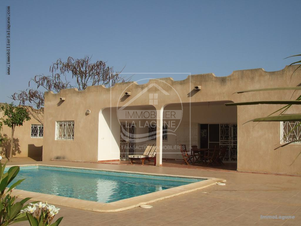 Agence Immobilière Saly Sénégal - V2116 - Villa à NGAPAROU - V2116 Villa  avec piscine à vendre à Ngaparou Sénégal