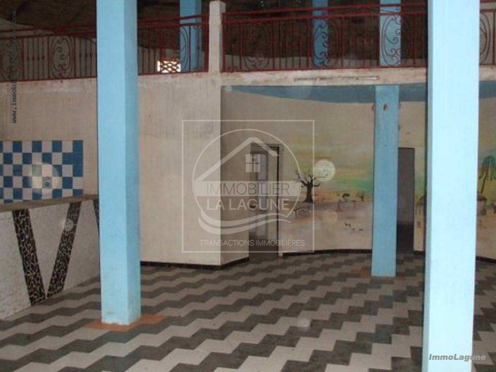 Agence Immobilière Saly Sénégal - T2129 - Terrain à NGAPAROU - V2129 grande Villas avec piscine en vente à Ngaparou Sénégal