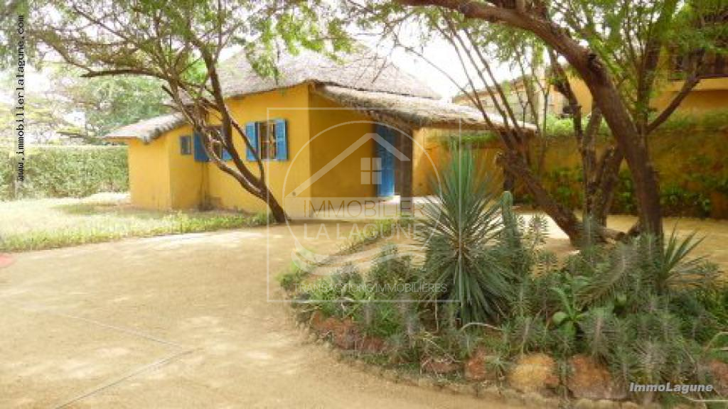 Agence Immobilière Saly Sénégal - V2175 - Villa à NDANGANE - V2175-Villa-piscine-a-vendre-a-Ndangane-senegal