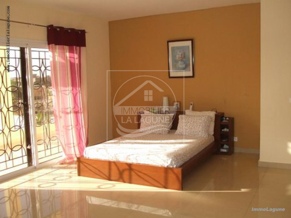 Agence Immobilière Saly Sénégal - V2196 - Villa à SOMONE - v2196 grande maison avec piscine à vendre à somone senegal