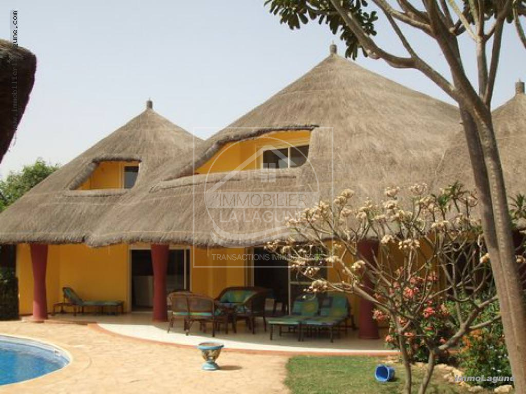 Agence Immobilière Saly Sénégal - V2214 - Villa à NGUERIGNE - V2214-vialla-avec-piscine-a-acheter-a-nguerigne-senegal