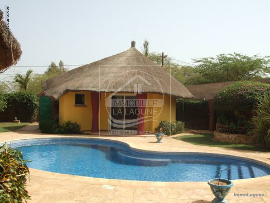 Agence Immobilière Saly Sénégal - V2214 - Villa à NGUERIGNE - V2214-villa-a-acheter-avec-piscine-a-nguerigne-senegal