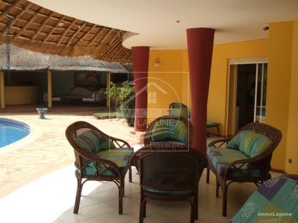 Agence Immobilière Saly Sénégal - V2214 - Villa à NGUERIGNE - V2214-maison-a-vendre-avec-piscine-a-nguerigne-senegal