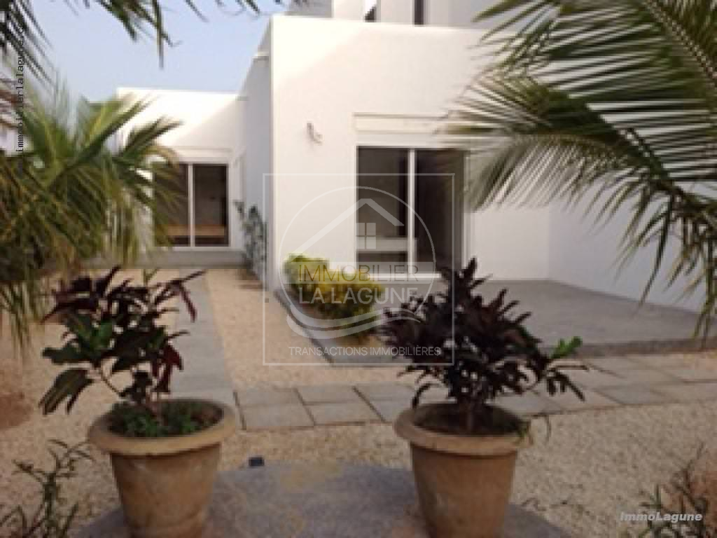 Agence Immobilière Saly Sénégal - V2223 - Villa à SALY - V2223 villa-contemporaine-a-vendre-saly-titre-foncier-senegal