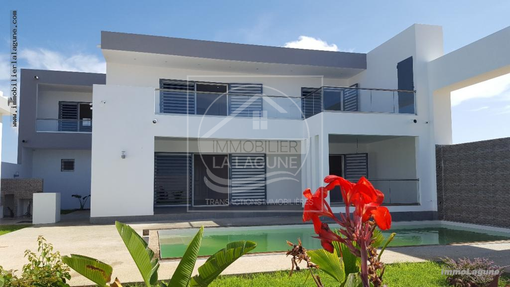 Agence Immobilière Saly Sénégal - V2393 - Villa à NGAPAROU - V2393 villa-a-vendre-contemporaine-ngaparou-senegal