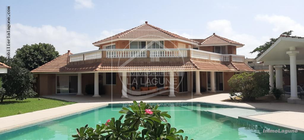 Agence Immobilière Saly Sénégal - V1932 - Villa à NGAPAROU - v1932 belle villa avec piscine à acheter à ngaparou senegal