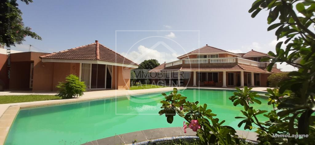 Agence Immobilière Saly Sénégal - V1932 - Villa à NGAPAROU - belle villa avec piscine à acheter à acheter à ngaparou senegal