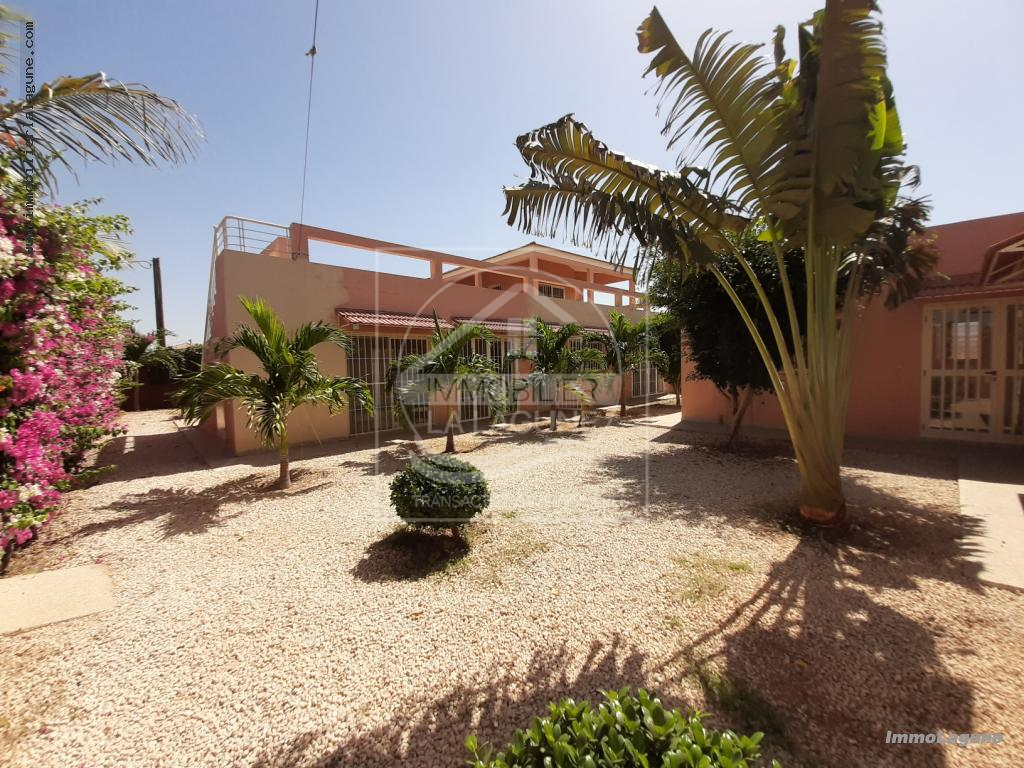Agence Immobilière Saly Sénégal - V2224 - Villa à NGAPAROU - V2224 bail-villa-en-vente-ngaparou-senegal