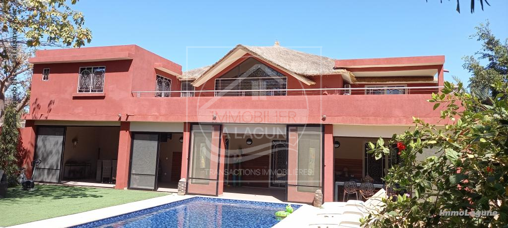 Agence Immobilière Saly Sénégal - V2741 - Villa à NGAPAROU - V2741-villa-a-vendre-avec-piscine-a-ngaparou-senegal