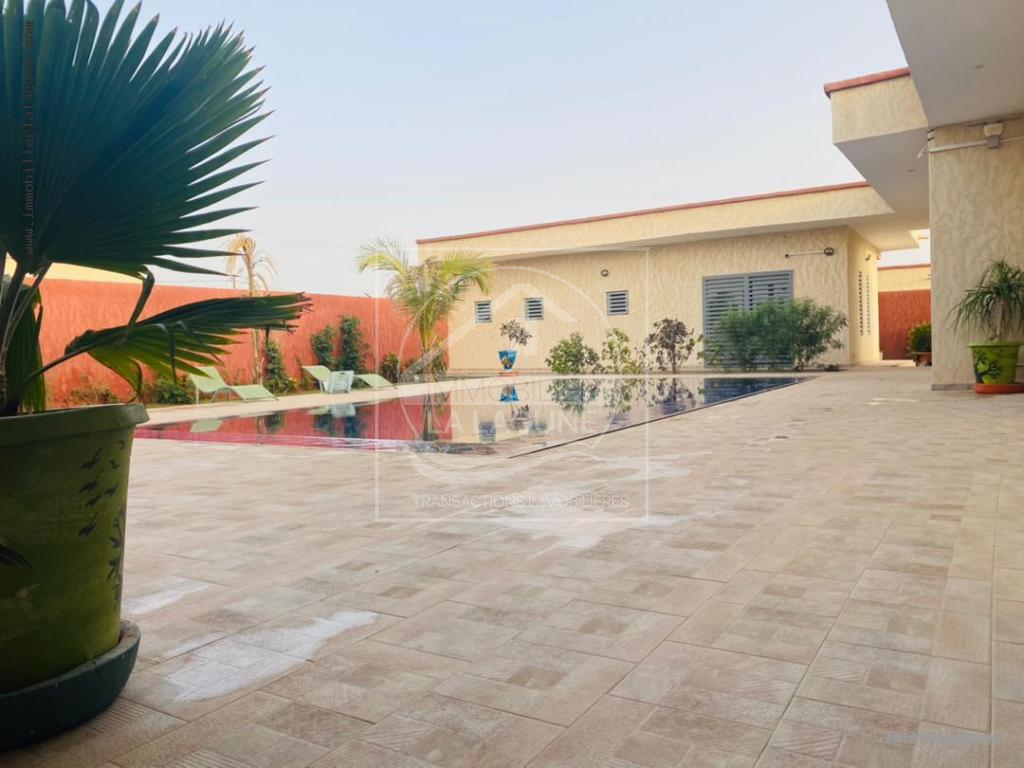 Agence Immobilière Saly Sénégal - V2742 - Villa à NGUERIGNE - V2742-villa-avec-piscine-a-vendre-a-nguerigne-senegal