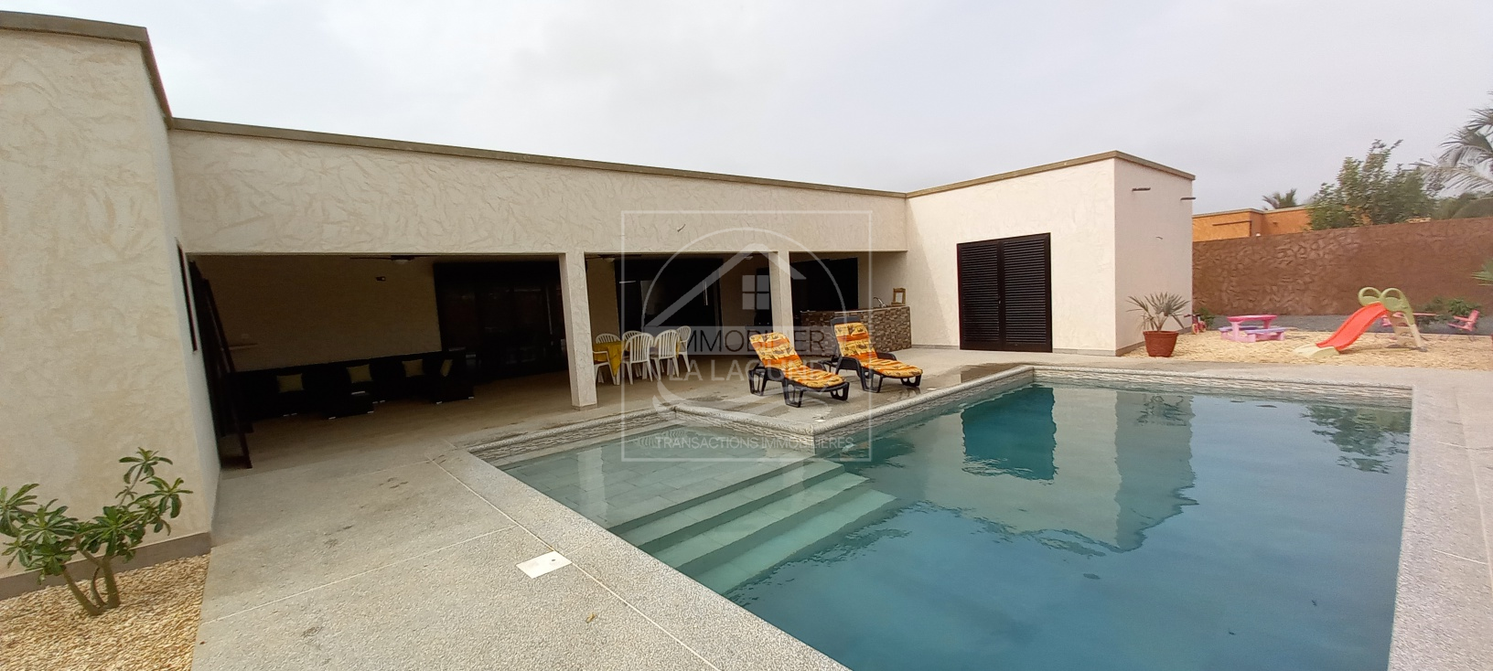 Agence Immobilière Saly Sénégal - V2786 - Villa à NGAPAROU - V2786-villa-a-vendre-a-ngaparou-senegal-avec-pisicne