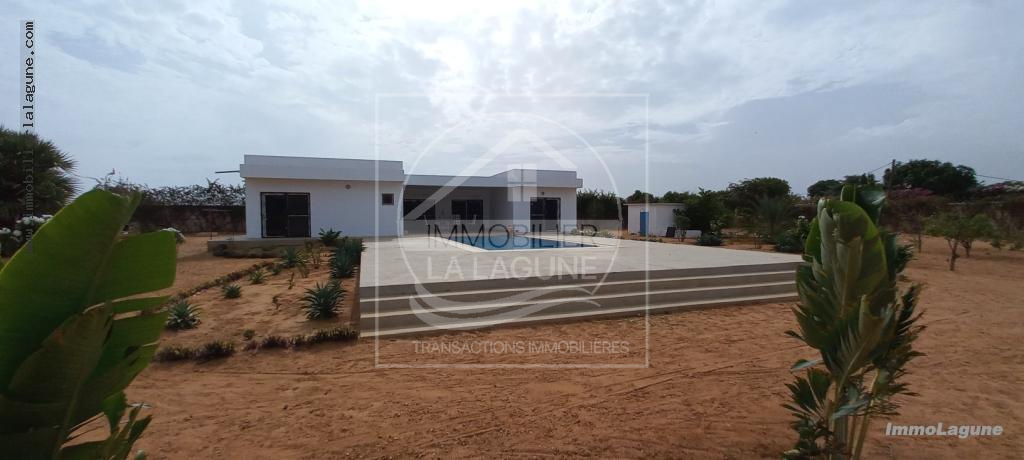 Agence Immobilière Saly Sénégal - V2264 - Villa à NGUERIGNE - V2264 villa avec piscine en vente à nguerigne senegal