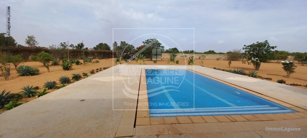 Agence Immobilière Saly Sénégal - V2264 - Villa à NGUERIGNE - V2264 villa en vente à nguerigne avec piscine senegal