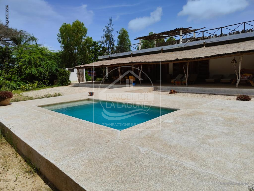 Agence Immobilière Saly Sénégal - V3067 - Villa à SINE SALOUM - V3067-villa-a-vendre-avec-piscine-a-palmarin-bord-de-mer