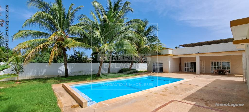 Agence Immobilière Saly Sénégal - V2396 - Villa à NGUERIGNE - V2396 villa en vente avec piscine à nguerigne sénégal