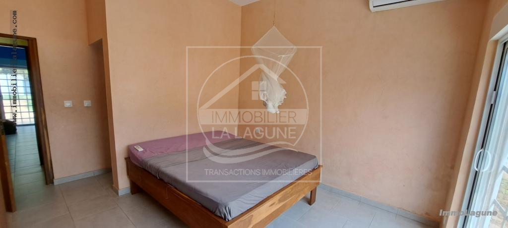 Agence Immobilière Saly Sénégal - V2396 - Villa à NGUERIGNE - V2396 villa en vente avec piscine à nguerigne sénégal