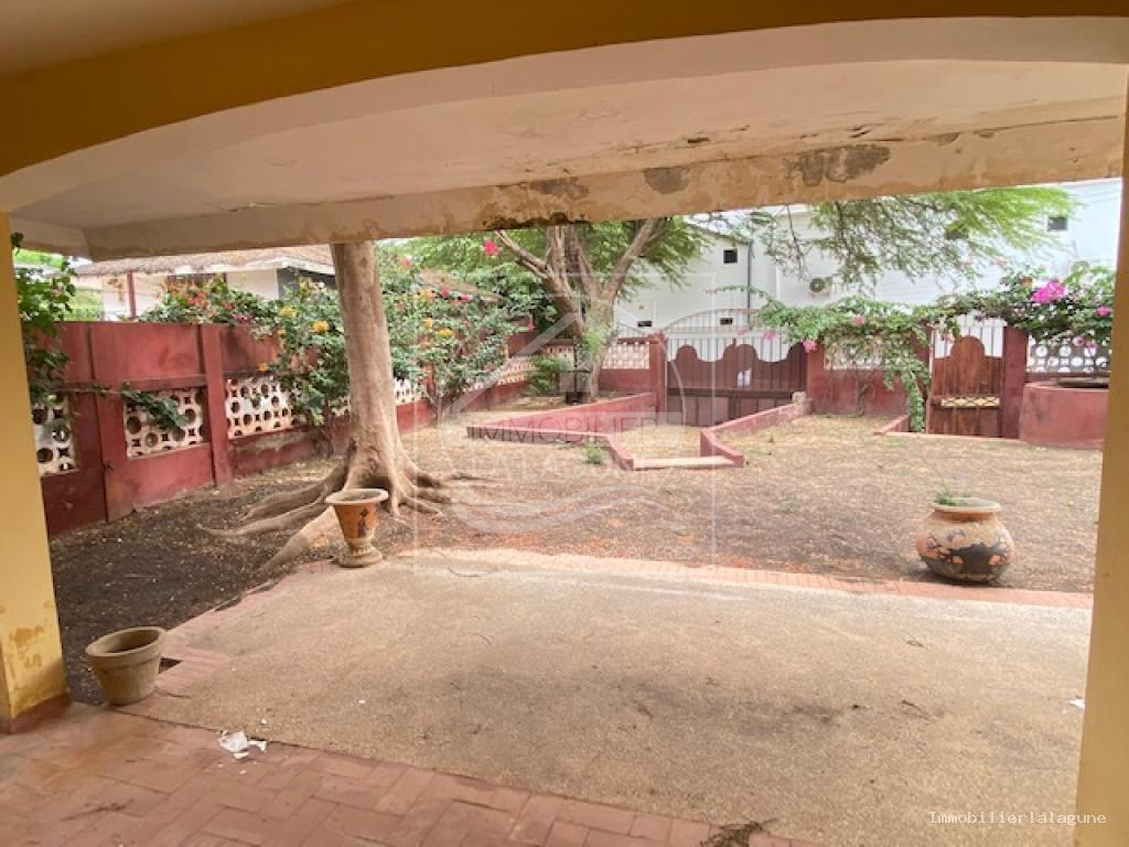 Agence Immobilière Saly Sénégal - V3098 - Villa à NGAPAROU - V3098 villa a rénover ngaparou senegal