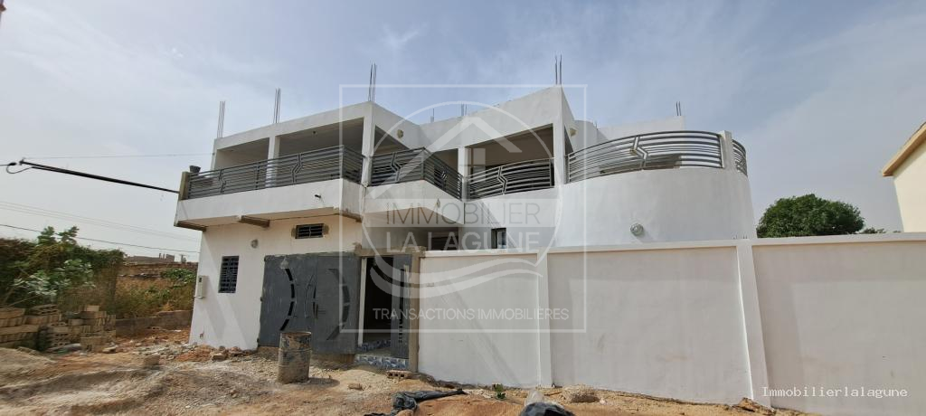 Agence Immobilière Saly Sénégal - V3112 - Villa à SALY - V3112-villa-a-vendre-a-saly-senegal-avec-pisicne