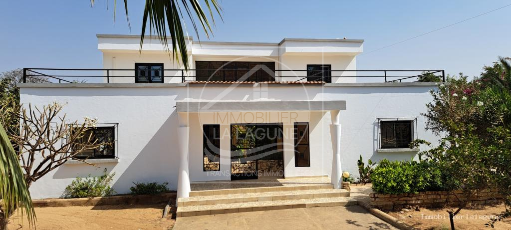 Agence Immobilière Saly Sénégal - V2992 - Villa à NGUERIGNE - V2992-villa-a-vendre-a-nguering-senega-avec-pisicne