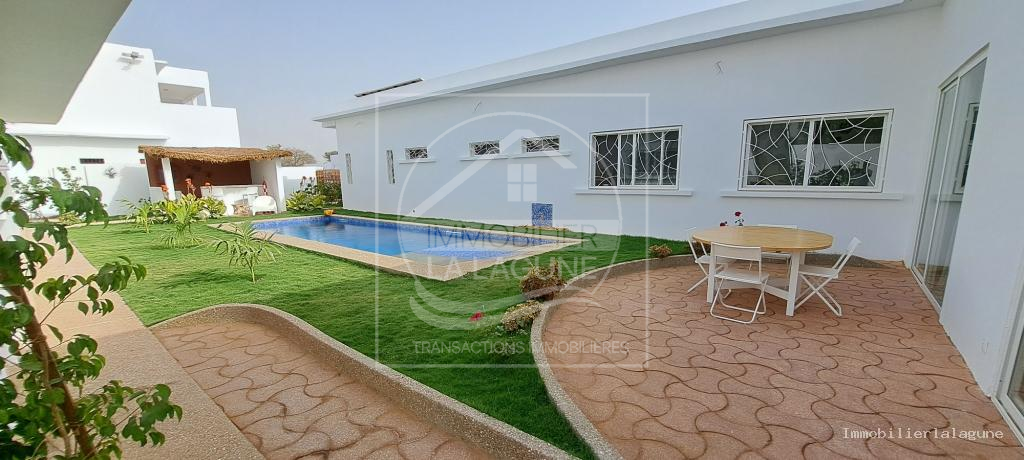 Agence Immobilière Saly Sénégal - V3140 - Villa à NGUERIGNE - V3140-villa-a-vendre-a-nguerigne-avec-piscine-senegal