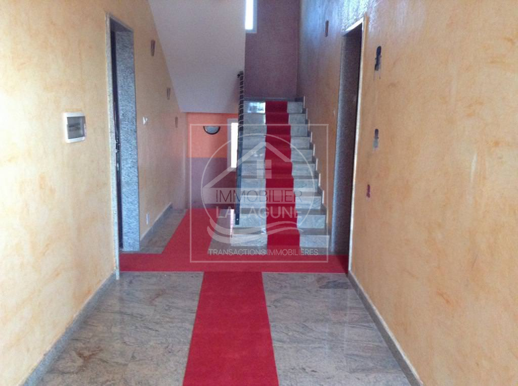 Agence Immobilière Saly Sénégal - V1959 - Villa à SALY - escalier intérieur