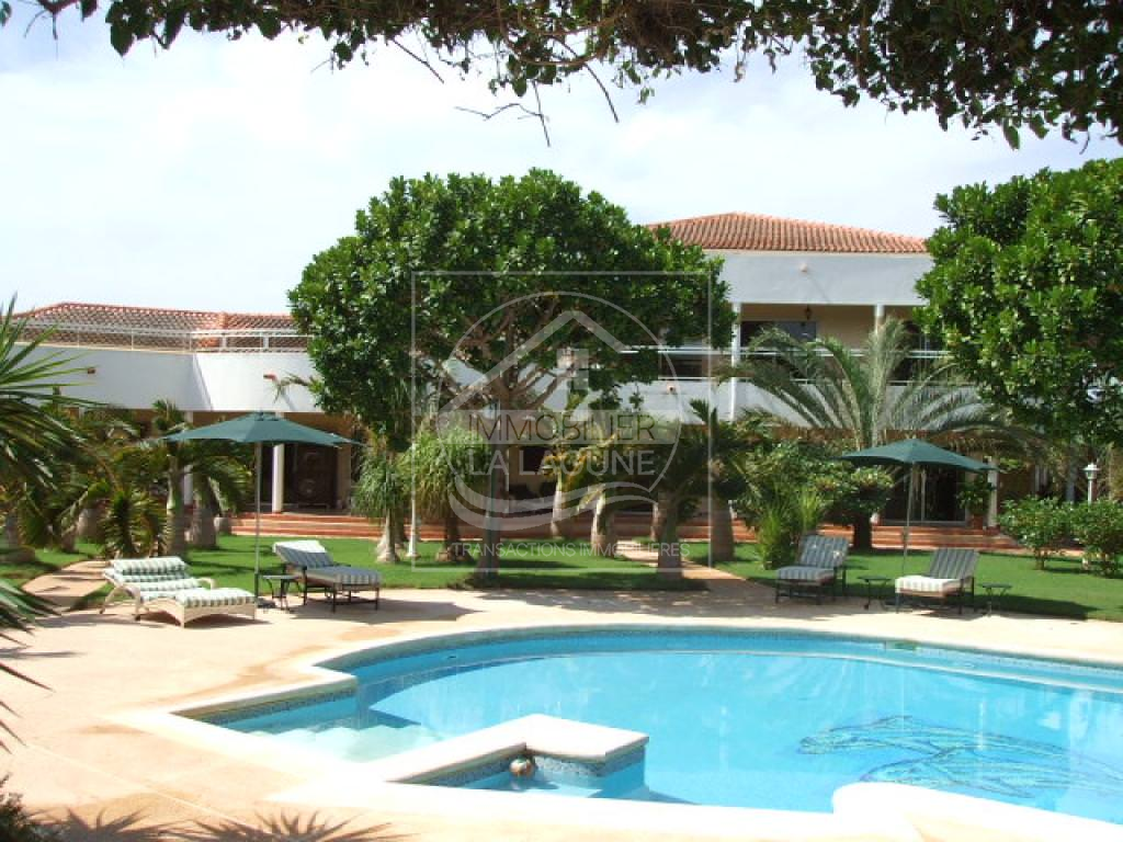 Agence Immobilière Saly Sénégal - V1890 - Villa à SOMONE - v1890 villa avec piscine à vendre à somone senegal