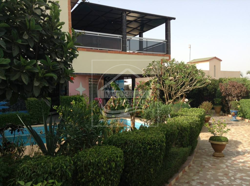 Agence Immobilière Saly Sénégal - V1967 - Villa à SALY - v1967 grande maison avec piscine en vente à saly senegal